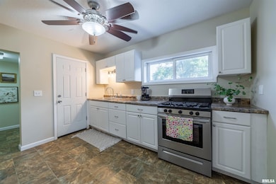 325 E Columbus St, Camp Point, IL 62320 - photo 3