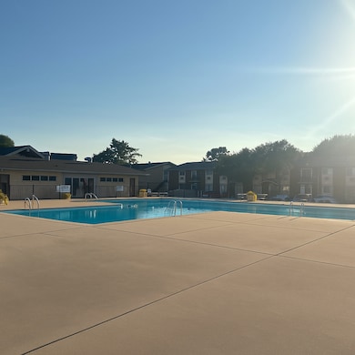 8856 Northshore Dr unit 2C, Des Plaines, IL 60016 - photo 2