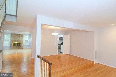 12230 Tildenwood Dr, Rockville, MD 20852 - photo 2
