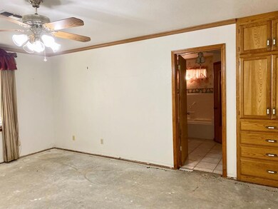 305 Maple St, Fredericksburg, TX 78624 - photo 6