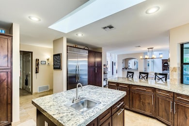 CENTER ISLAND-STAINLESS APPLIANCES