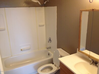 1831 Orchard Place 006