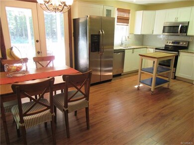 This View of the Eat-in Kitchen shows the Wonderfu