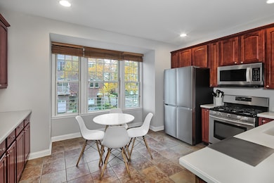 454 Albany Ct, West New York, NJ 07093 - photo 5