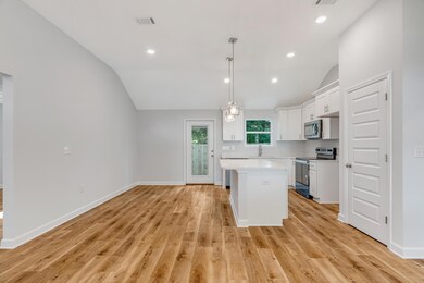 458 Crossland St, Crestview, FL 32539 - photo 5