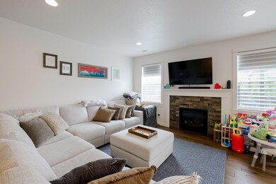 14-web-or-mls-2514 NW Ivy Way-8
