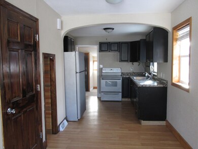 DINING/KITCHEN<|><|>