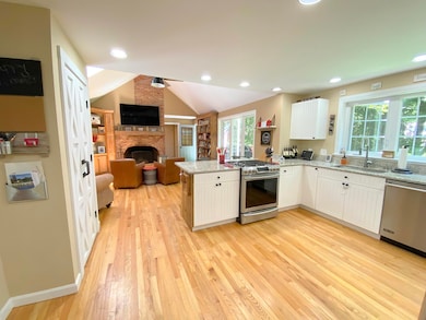 4 Commons Lane