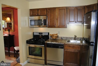 21 Ruxview Ct unit 202, Towson, MD 21204 - photo 5