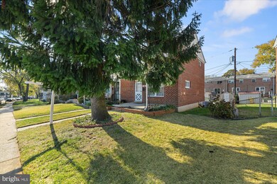 636 Brisbane Rd, Baltimore, MD 21229 - photo 2