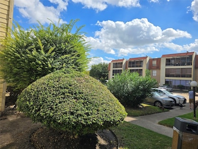 10110 Forum West Dr unit 228, Houston, TX 77036 - photo 2