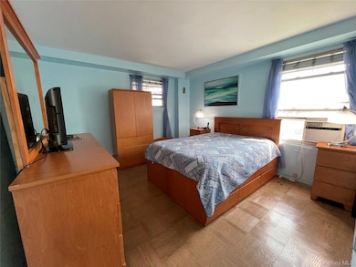 Park City 3&4 Apartments unit 12J, Rego Park, NY 11374 - photo 2