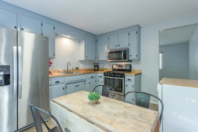26 kitchen and dining