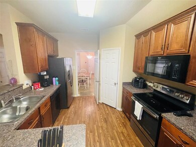 421 Glenwood St, Gainesville, TX 76240 - photo 4