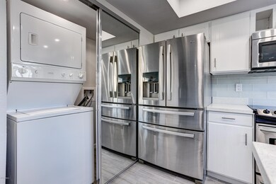 2824 E Clarendon Ave-40