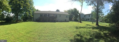 916 W Maple Dr, Southampton, PA 18966 - photo 2