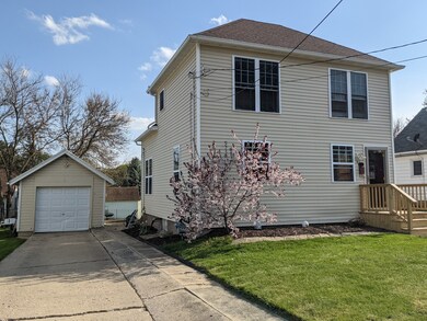 817 W Chestnut St, Freeport, IL 61032 - photo 2