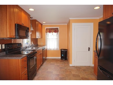 42 Devin St, White River Junction, VT 05001 - photo 6