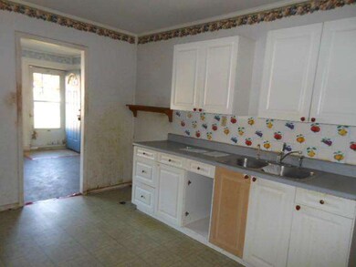 1061 Vincent St, Findlay, OH 45840 - photo 3