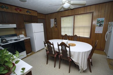 711 Dennis Ct, Jacksonville, NC 28546 - photo 4