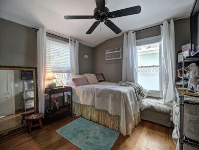 8404 Bayshore Dr, Treasure Island, FL 33706 - photo 6