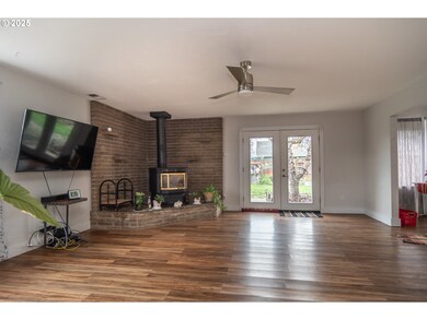 229 N Grove Ln, Sutherlin, OR 97479 - photo 5