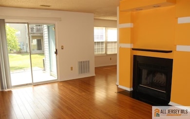 49 Tanglewood Ct unit 9501, Monmouth Junction, NJ 08852 - photo 2