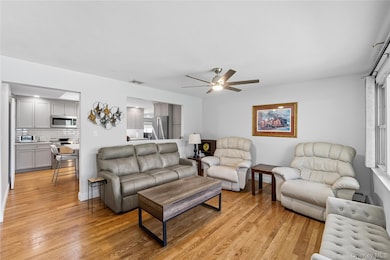 20 Macarthur Blvd, Hauppauge, NY 11788 - photo 2