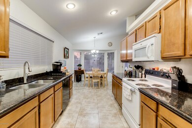 Eat-In Kitchen w/ Bay Window