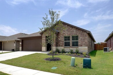 113 Anderson Mill St, Azle, TX 76020 - photo 2