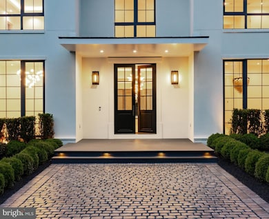 1102 Chain Bridge Rd, McLean, VA 22101 - photo 2