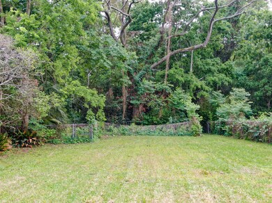 12 Pine Creek Ln Ln, Houston, TX 77055 - photo 2