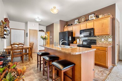 2010 Sugar Creek Dr NW unit B, Cedar Rapids, IA 52405 - photo 2