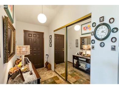 575 N Douglas Ln, Canby, OR 97013 - photo 3