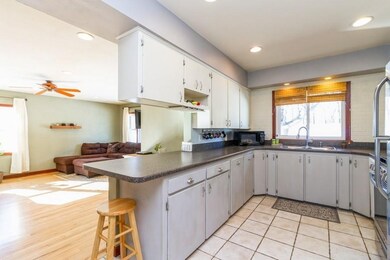 1639 34th St, Des Moines, IA 50310 - photo 6