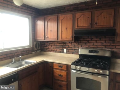 708 Delafield St NE, Washington, DC 20017 - photo 2