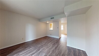 202 Lincoln Ave unit B, College Station, TX 77840 - photo 2
