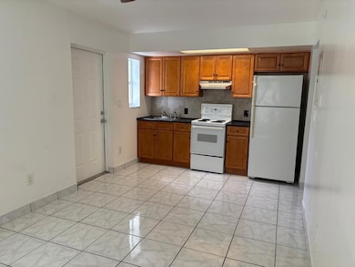 31 SW 10th St unit 1, Dania, FL 33004 - photo 4