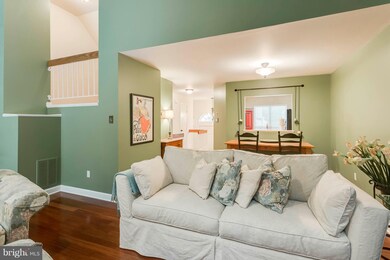 8321 Linden Oaks Ct, Lorton, VA 22079 - photo 6