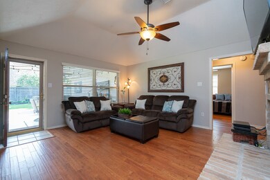 1508 Windsor Dr, Friendswood, TX 77546 - photo 6