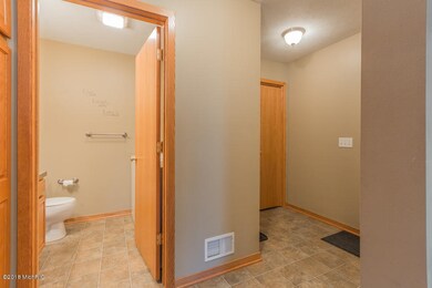 26 Brewer Park Cir unit 2, Grand Rapids, MI 49548 - photo 3