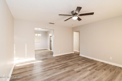 017-photo-living-room-12105634