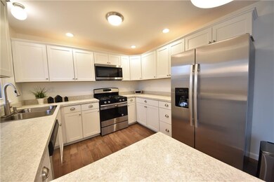 593 Daugherty St, Columbus, IN 47201 - photo 3