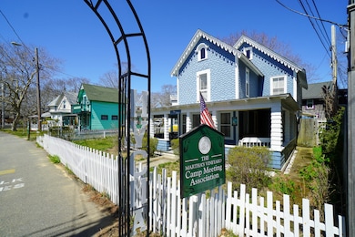 Stroll down Tabernacle Avenue