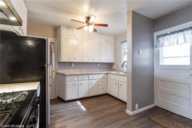 629 S 5th Ave E, Newton, IA 50208 - photo 6