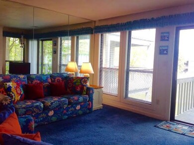 Dockside 311 Living room 2