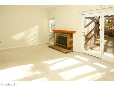 Interior Space/Layout - Family Room Towards Gas FP