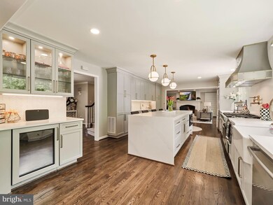 8021 Horseshoe Ln, Potomac, MD 20854 - photo 5