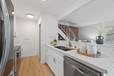 5) 64785-690294ef7cb70