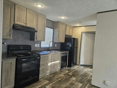 1123 Walt Williams Rd unit 72, Lakeland, FL 33809 - photo 2